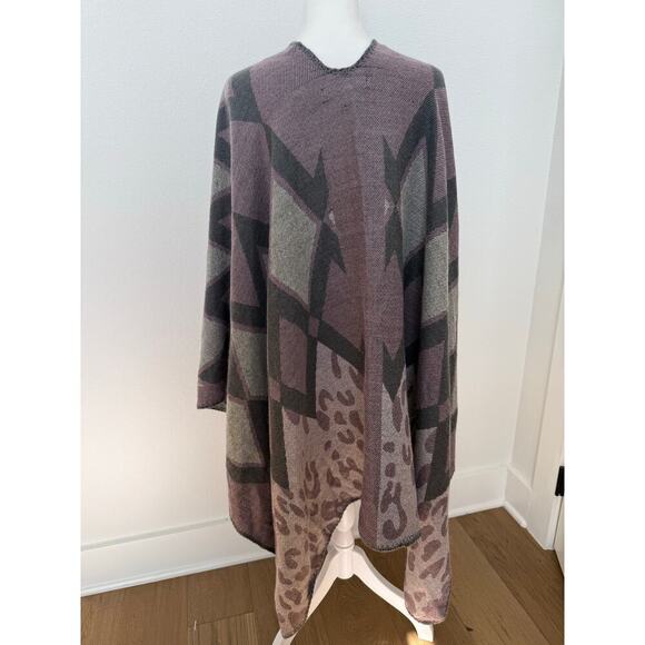 Andrew Marc‎ Mauve/Brown Animal Print Cape - Picture 3 of 6